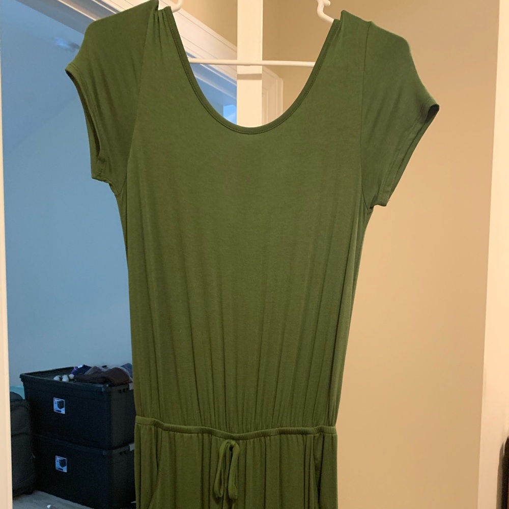 Green jumpsuit with Pockets tie back, M Never worn